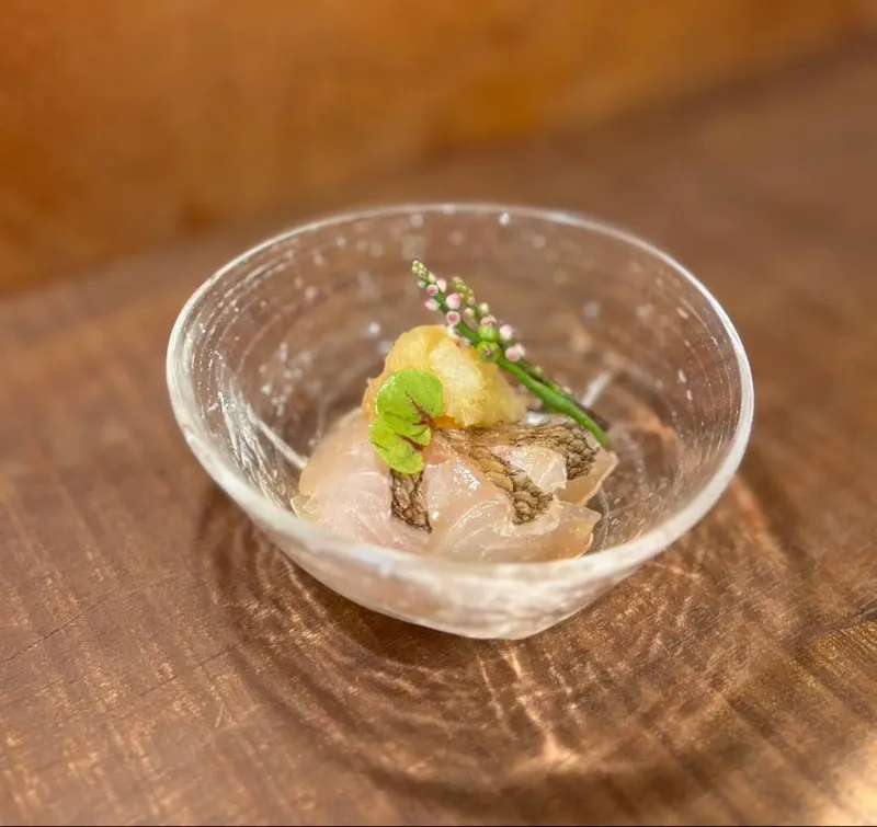 真鯛の昆布〆と鬼おろし大根 柚子ヴィネグレット